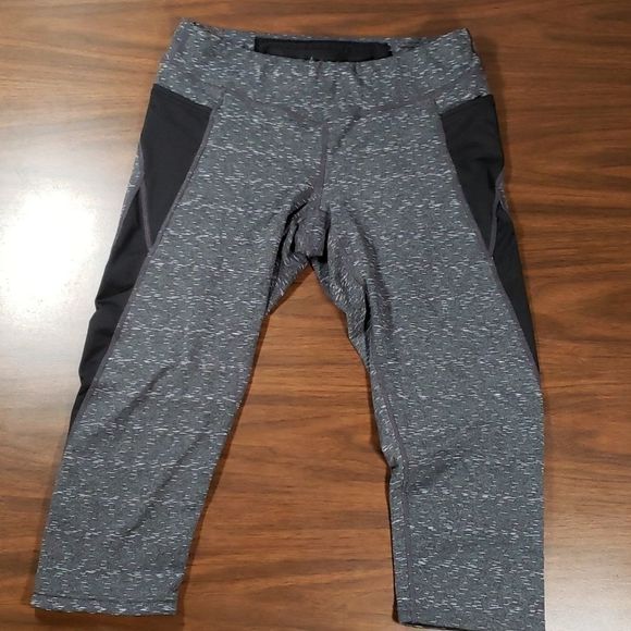 Lucy Lucytech Gray‎ Crop Capri Running Leggings Med - Picture 1 of 10